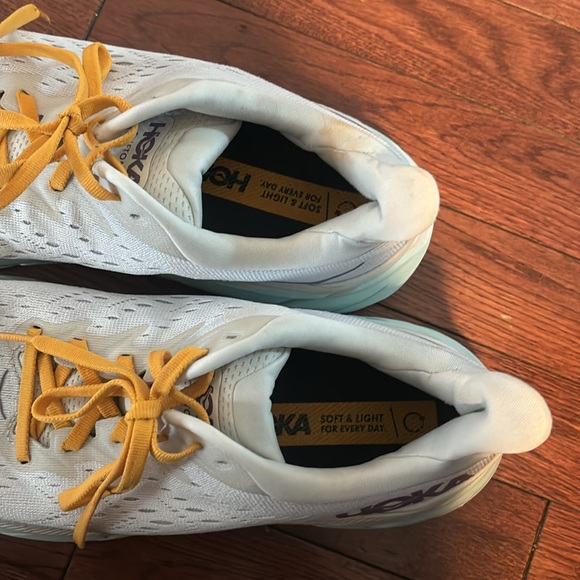 Hoka Clifton 8 Running Shoes Women size: 9B - Picture 8 of 9